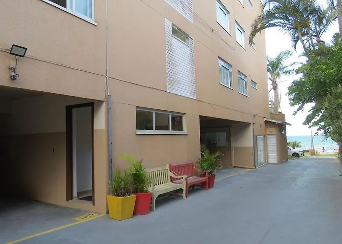 Residencial Camila Na Quadra Do Mar Em Bombinhas Apartamento