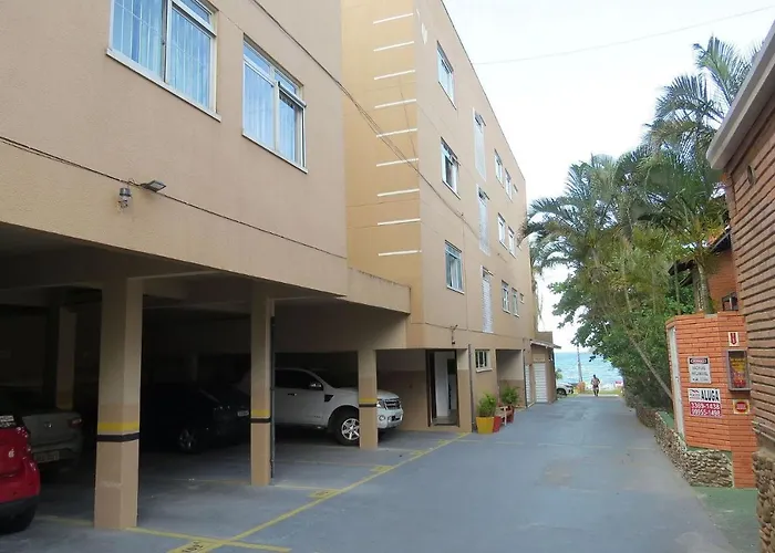 Residencial Camila Na Quadra Do Mar Em Bombinhas Apartamento
